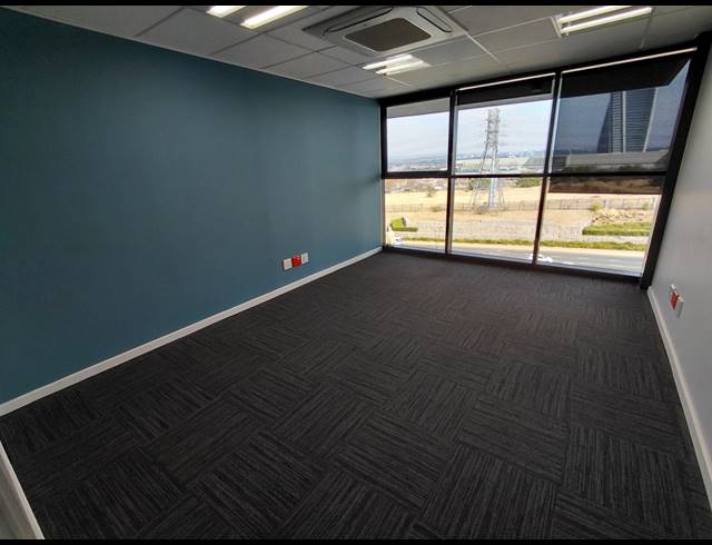 1,568M² OFFICE TO LET IN VORNA VALLEY